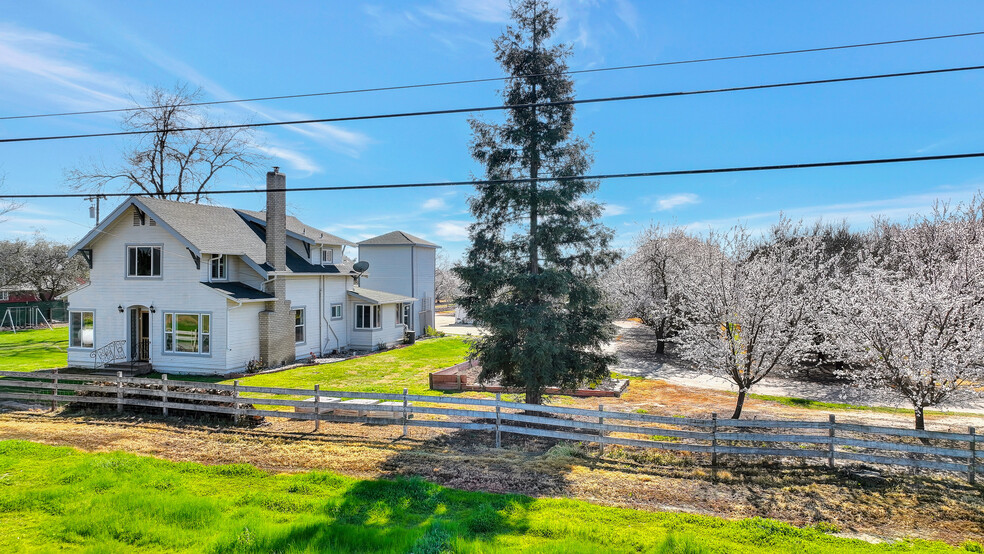 11722 State Highway 120, Oakdale, CA for sale - Primary Photo - Image 1 of 1