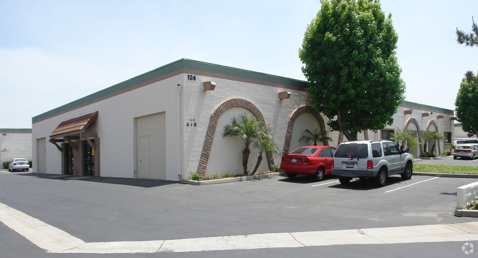 124-136 S Valencia Ave, Glendora, CA for lease - Primary Photo - Image 1 of 7