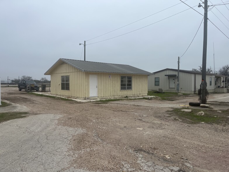 1885 FM 448, Giddings, TX for lease - Building Photo - Image 2 of 7