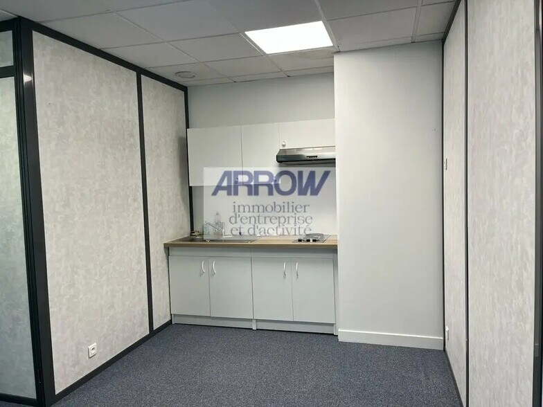 Office in Nantes for lease - Interior Photo - Image 3 of 5