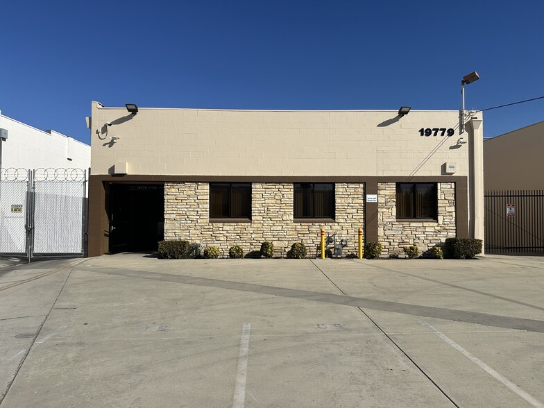 19779 Bahama St, Northridge, CA for lease - Building Photo - Image 1 of 10