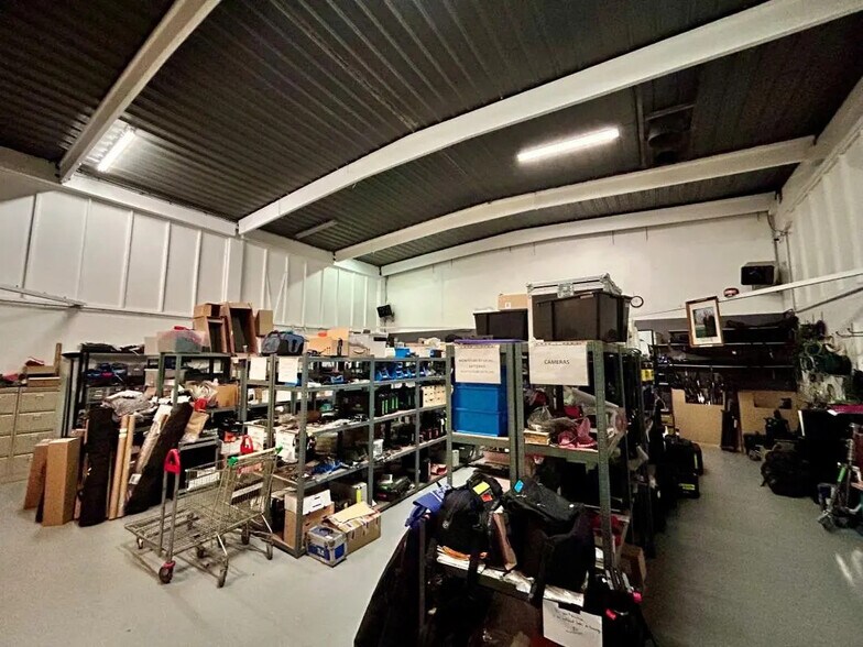 Office in Saint-Denis for lease - Interior Photo - Image 3 of 7