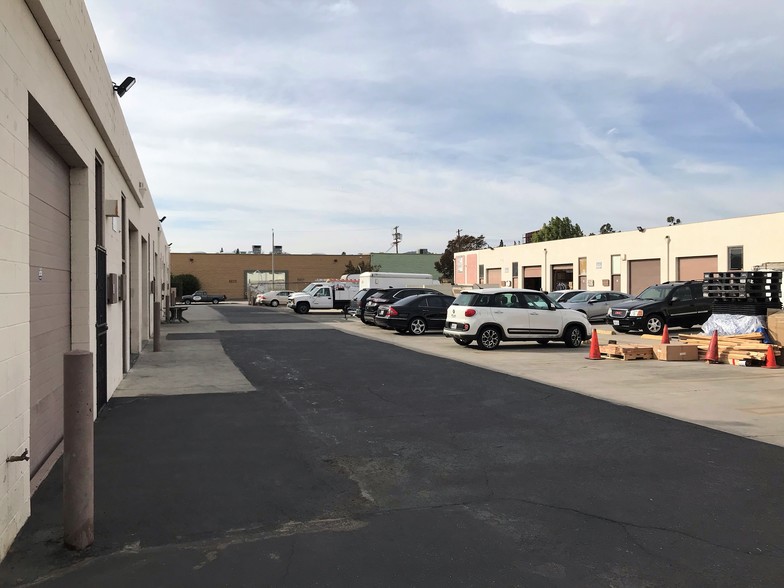 8824-8832 Shirley Ave, Northridge, CA for lease - Building Photo - Image 3 of 3