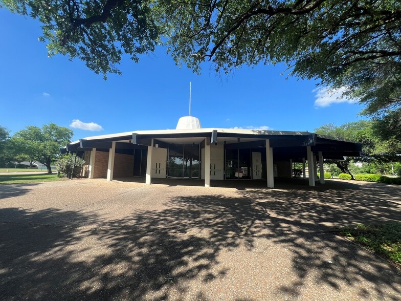 9121 Ferguson Rd, Dallas, TX for sale - Primary Photo - Image 1 of 1