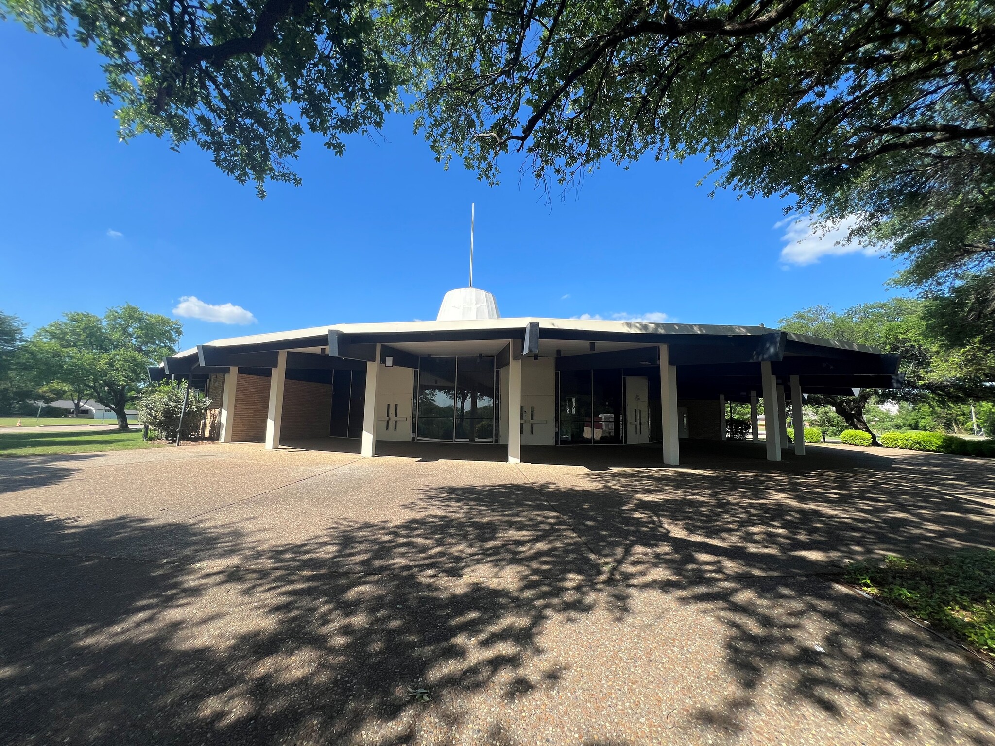 9121 Ferguson Rd, Dallas, TX for sale Primary Photo- Image 1 of 2