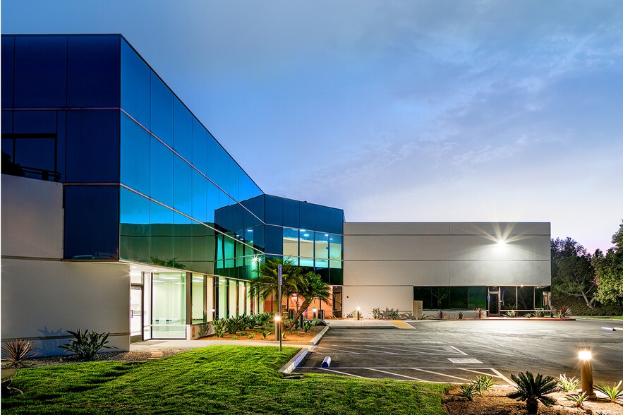 5816 Dryden Pl, Carlsbad, CA for lease - Building Photo - Image 1 of 7