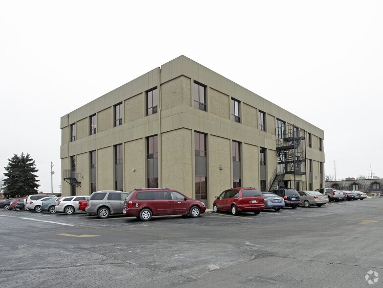 1300 S Green Bay Rd, Racine, WI for lease - Building Photo - Image 2 of 8