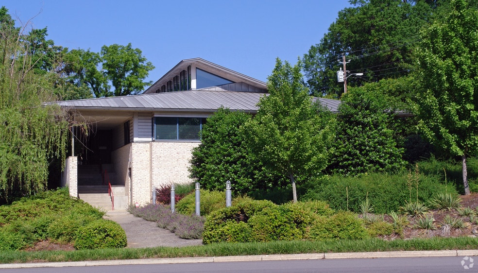 629 Oberlin Rd, Raleigh, NC 27605