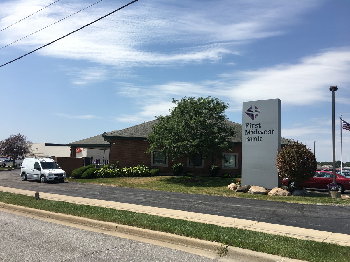 2090 E Commercial Ave, Lowell, IN 46356