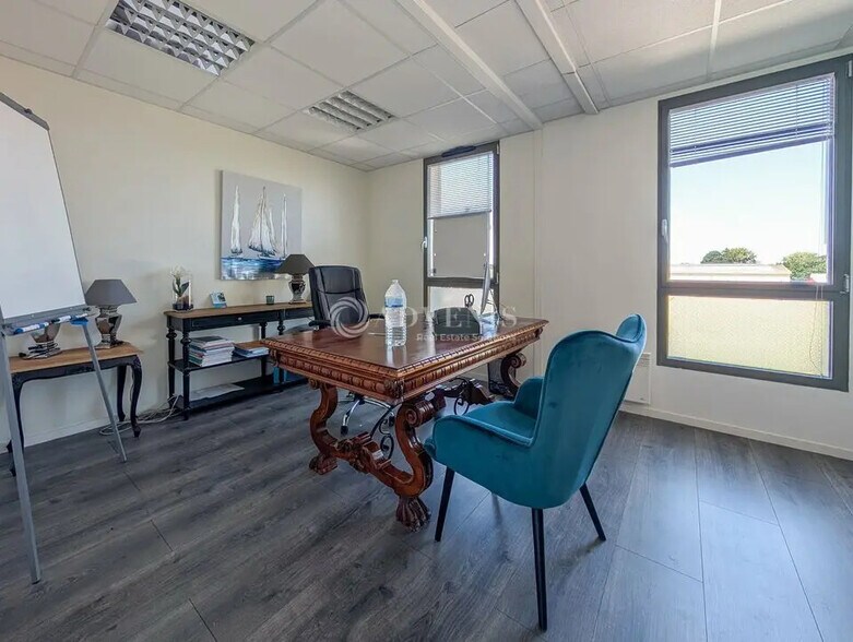 Office in Saint-Malo for lease - Interior Photo - Image 3 of 6