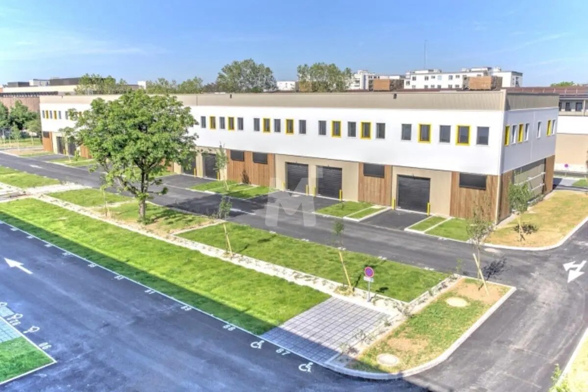 Flex in Fresnes for lease Aerial- Image 1 of 12