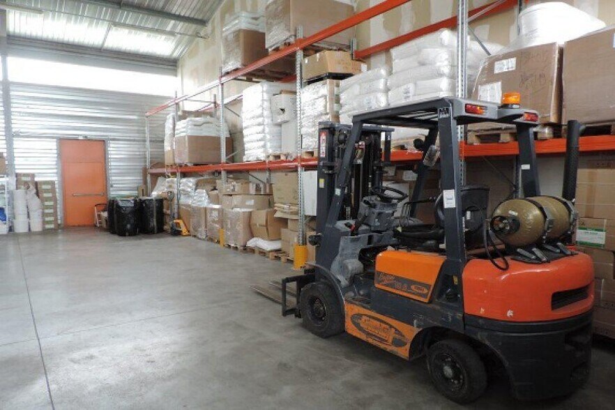 Flex in Crépy-en-Valois for lease - Building Photo - Image 3 of 4