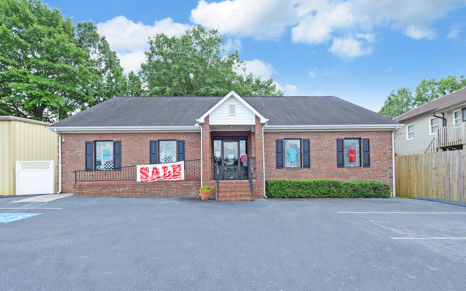 804 E Currahee St, Toccoa, GA for sale - Building Photo - Image 1 of 1