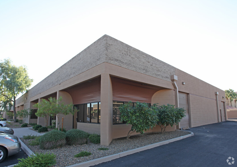 5444 E Washington St, Phoenix, AZ for lease - Building Photo - Image 2 of 5