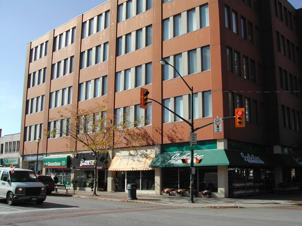 345 Lakeshore Rd W, Mississauga, ON for lease Building Photo- Image 1 of 1