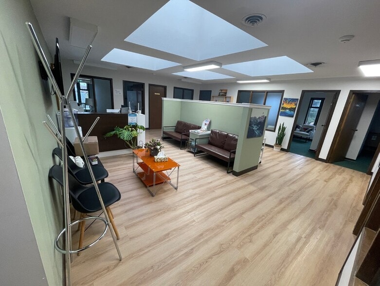 951 Fitzgerald Av, Courtenay, BC for lease - Interior Photo - Image 3 of 7