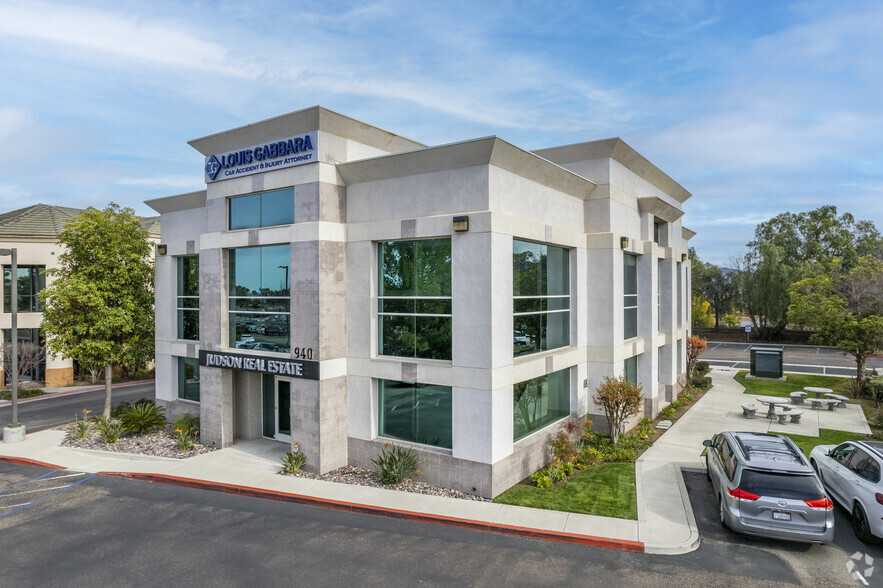 940 Canterbury Pl, Escondido, CA for lease - Building Photo - Image 1 of 5