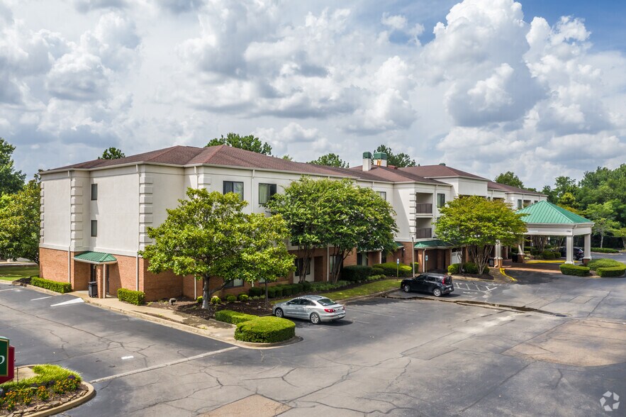 7750 Wolf River Blvd, Germantown, TN 38138