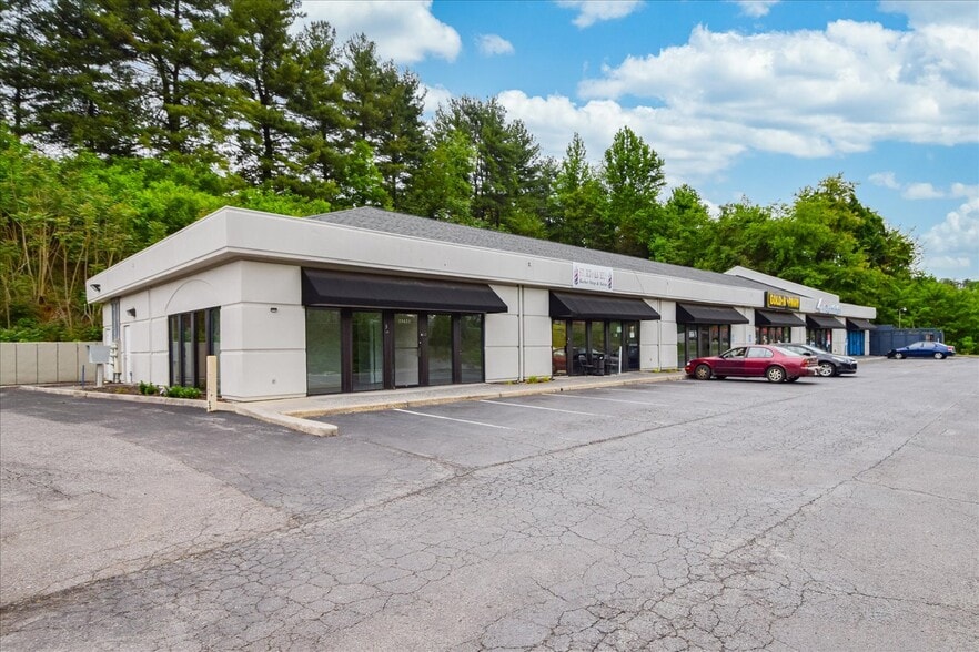 Green Ridge Center portfolio of 2 properties for sale on LoopNet.com - Building Photo - Image 2 of 7