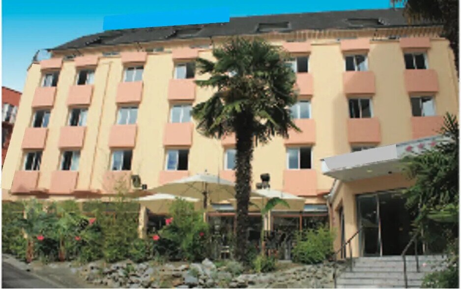 Retail in Lourdes for sale - Building Photo - Image 1 of 7