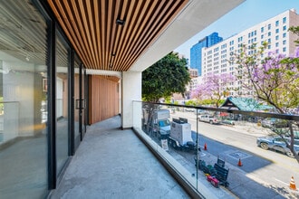 718 S Hill St, Los Angeles, CA for lease Building Photo- Image 2 of 12