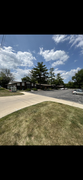 7405 University Ave, Des Moines, IA for lease - Building Photo - Image 2 of 9