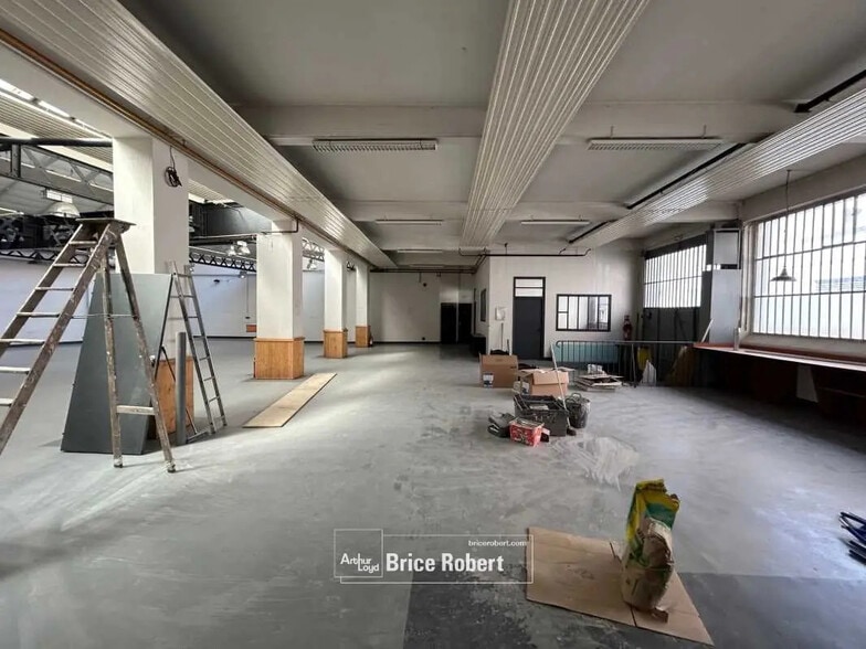 Office in Lyon for lease - Interior Photo - Image 3 of 6