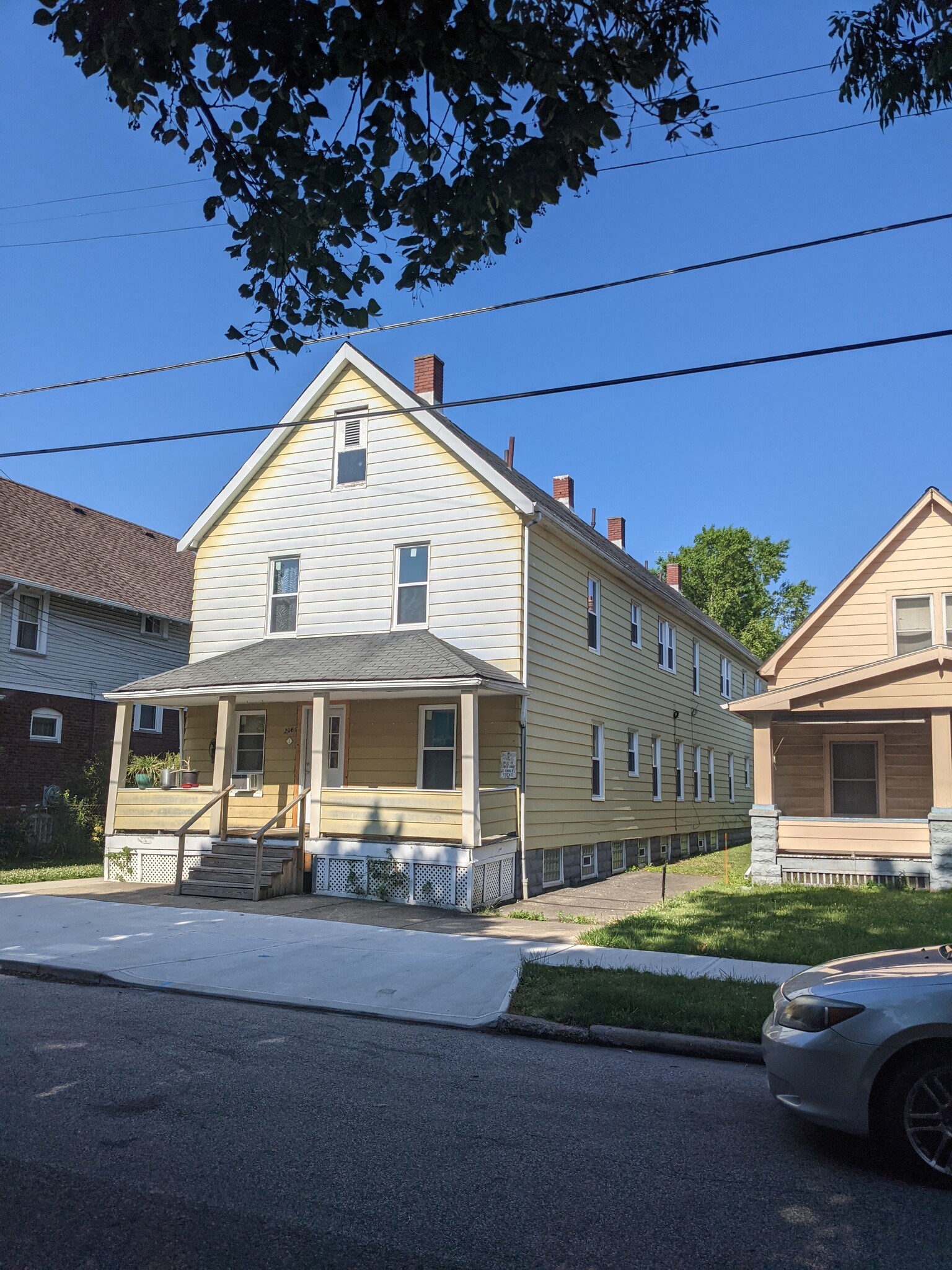 2066 Robin St, Lakewood, OH for sale Primary Photo- Image 1 of 20