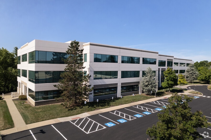 5 Walnut Grove Dr, Horsham Township, PA for lease - Building Photo - Image 2 of 12