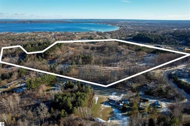 E Carter Rd, Traverse City, MI for sale - Primary Photo - Image 1 of 1