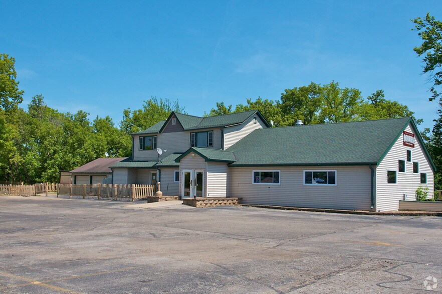 N49W34630 Wisconsin Ave, Okauchee, WI 53069