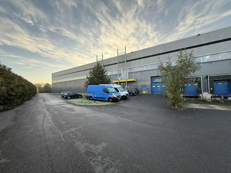 Flex in Stains for lease - Building Photo - Image 1 of 11