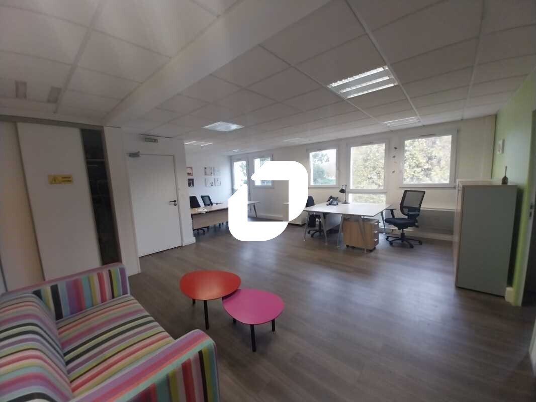 Office in Saint-Germain-en-Laye for lease Building Photo- Image 1 of 9