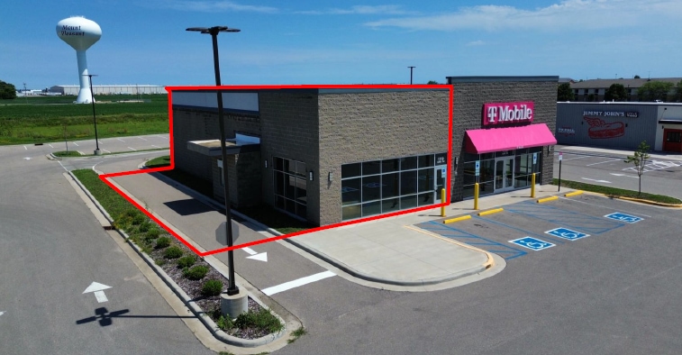 1210 N Grand Ave, Mount Pleasant, IA for lease - Building Photo - Image 1 of 3