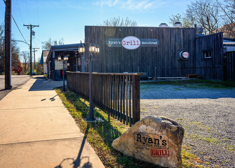 508 Main st, Leslie, AR for sale - Primary Photo - Image 1 of 36