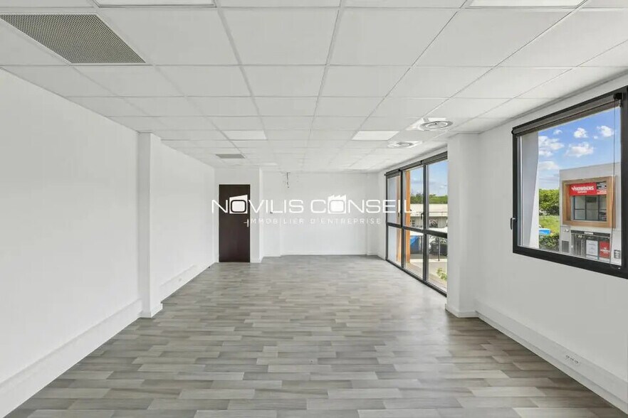 Flex in Toulouse for lease - Interior Photo - Image 3 of 5