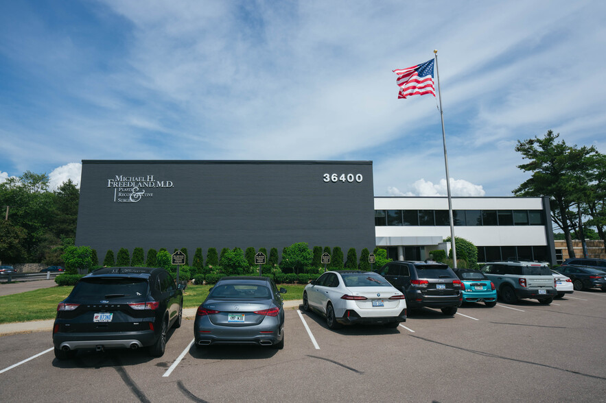 36400 Woodward Ave, Bloomfield Hills, MI for lease - Building Photo - Image 1 of 7