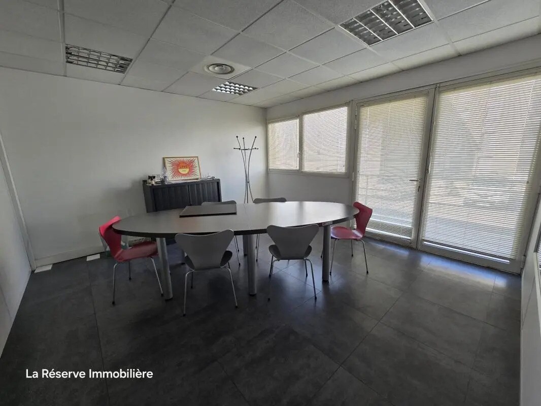 Office in Avignon for sale Interior Photo- Image 1 of 11