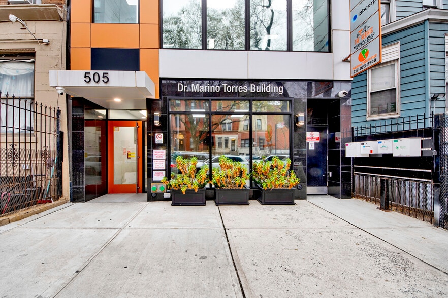 505 168th 4th Fl St, New York, NY for lease - Primary Photo - Image 1 of 22