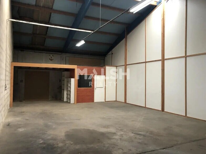 Flex in Décines-Charpieu for lease - Building Photo - Image 2 of 27