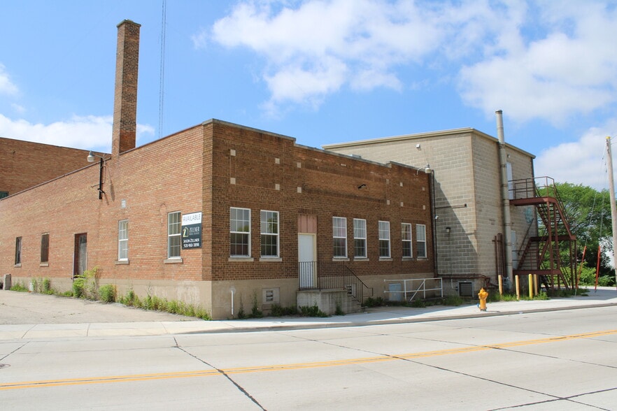 240 W Division St, Fond Du Lac, WI for sale - Building Photo - Image 3 of 11