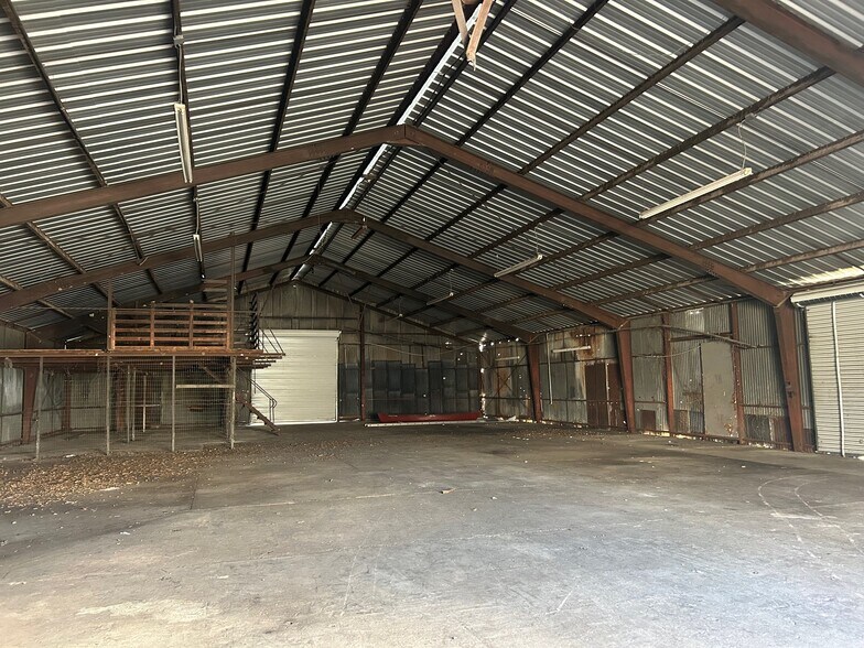15023 Main St, Houston, TX for lease - Primary Photo - Image 1 of 14