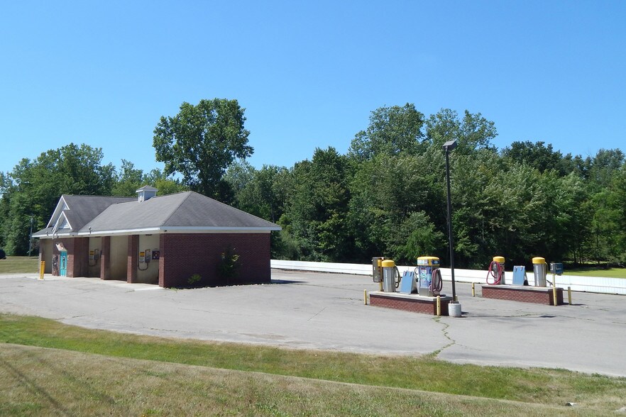 431 Rochester Rd, Leonard, MI for sale - Primary Photo - Image 1 of 1