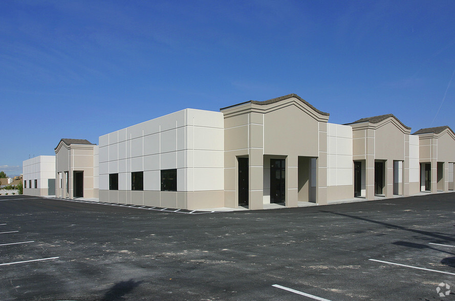 7285 Dean Martin Dr, Las Vegas, NV for lease - Building Photo - Image 3 of 5