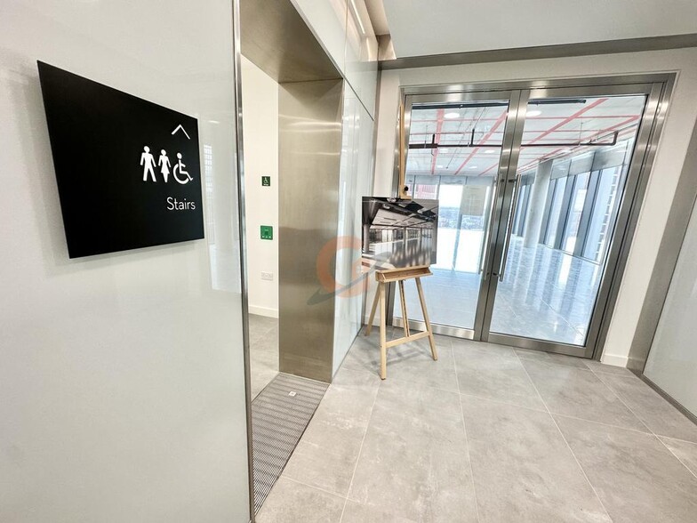 69-71 Bondway, London for lease - Building Photo - Image 1 of 16