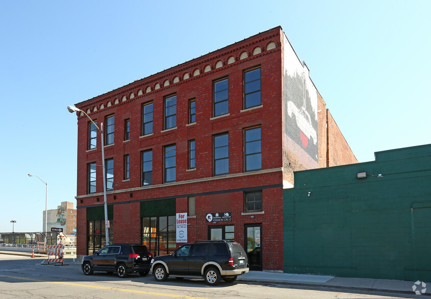 2362 Russell St, Detroit, MI for lease - Building Photo - Image 3 of 4