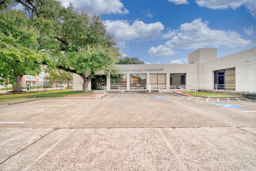 2405 S Gessner Rd, Houston, TX for sale - Building Photo - Image 1 of 1