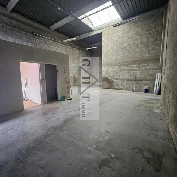 Office in Valenton for lease - Interior Photo - Image 3 of 5