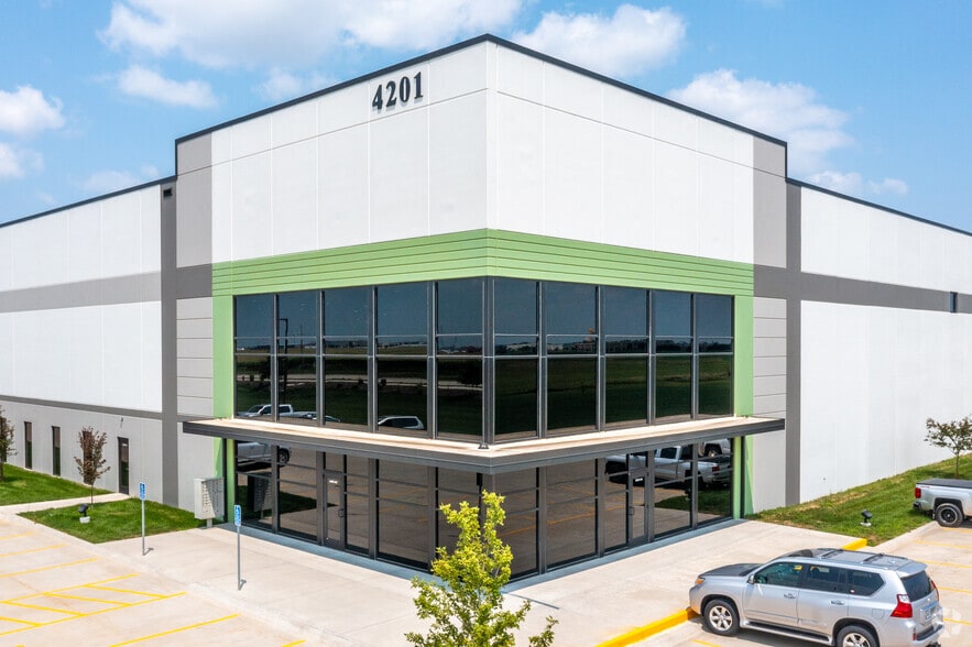 4201 S James St, Grimes, IA for lease - Building Photo - Image 2 of 8