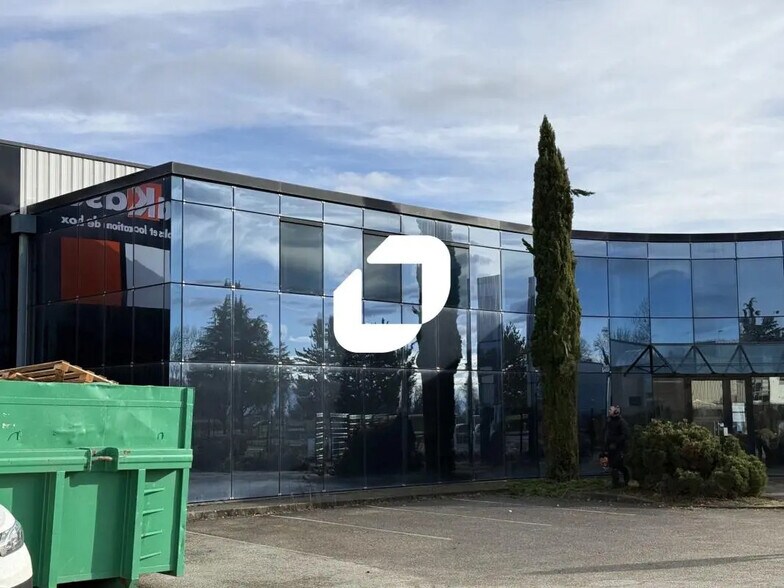 1 Parvis, Voiron for lease - Building Photo - Image 1 of 8